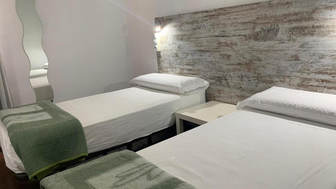 Casa De Huespedes Almansa Hotel Madrid Luaran gambar