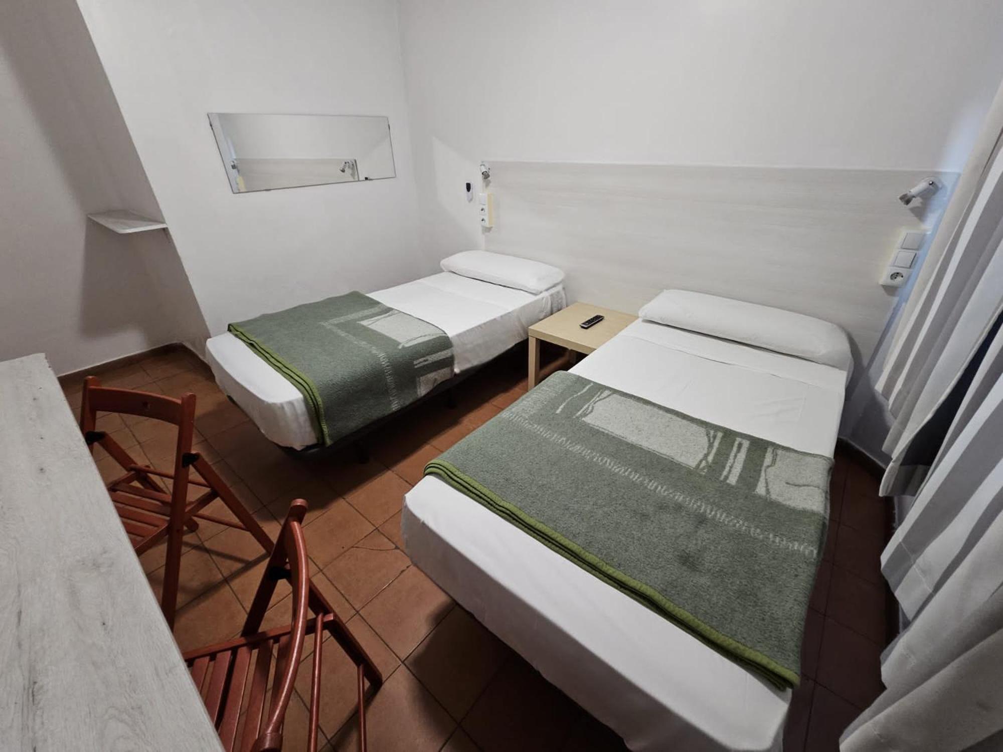 Casa De Huespedes Almansa Hotel Madrid Luaran gambar