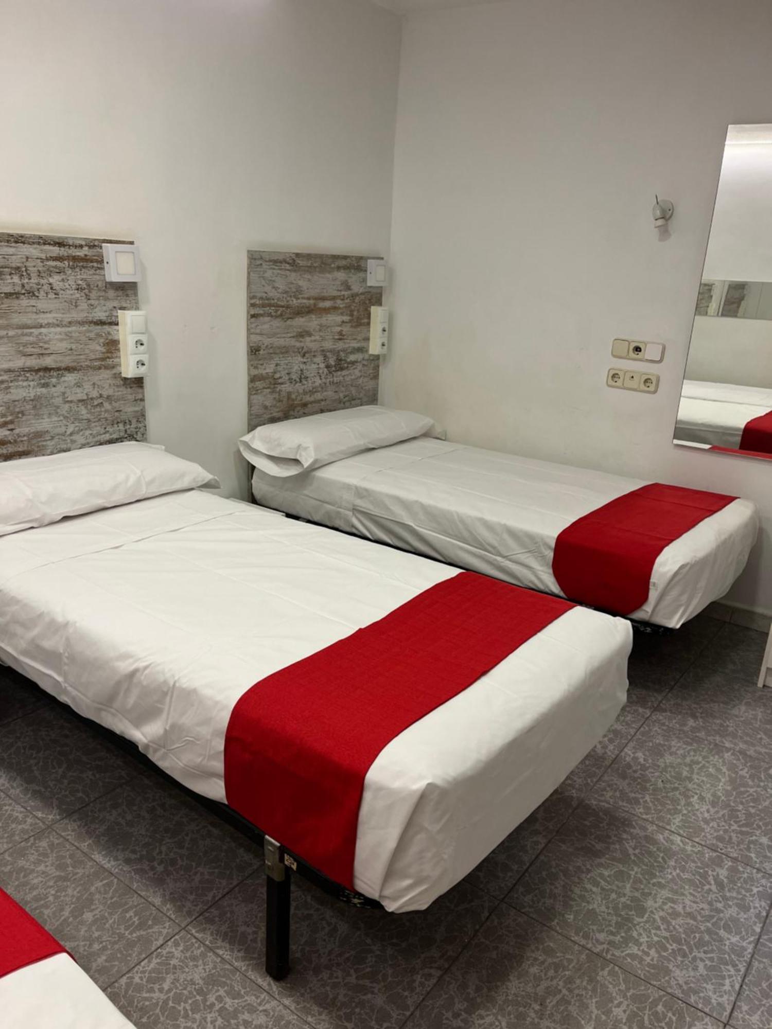 Casa De Huespedes Almansa Hotel Madrid Luaran gambar