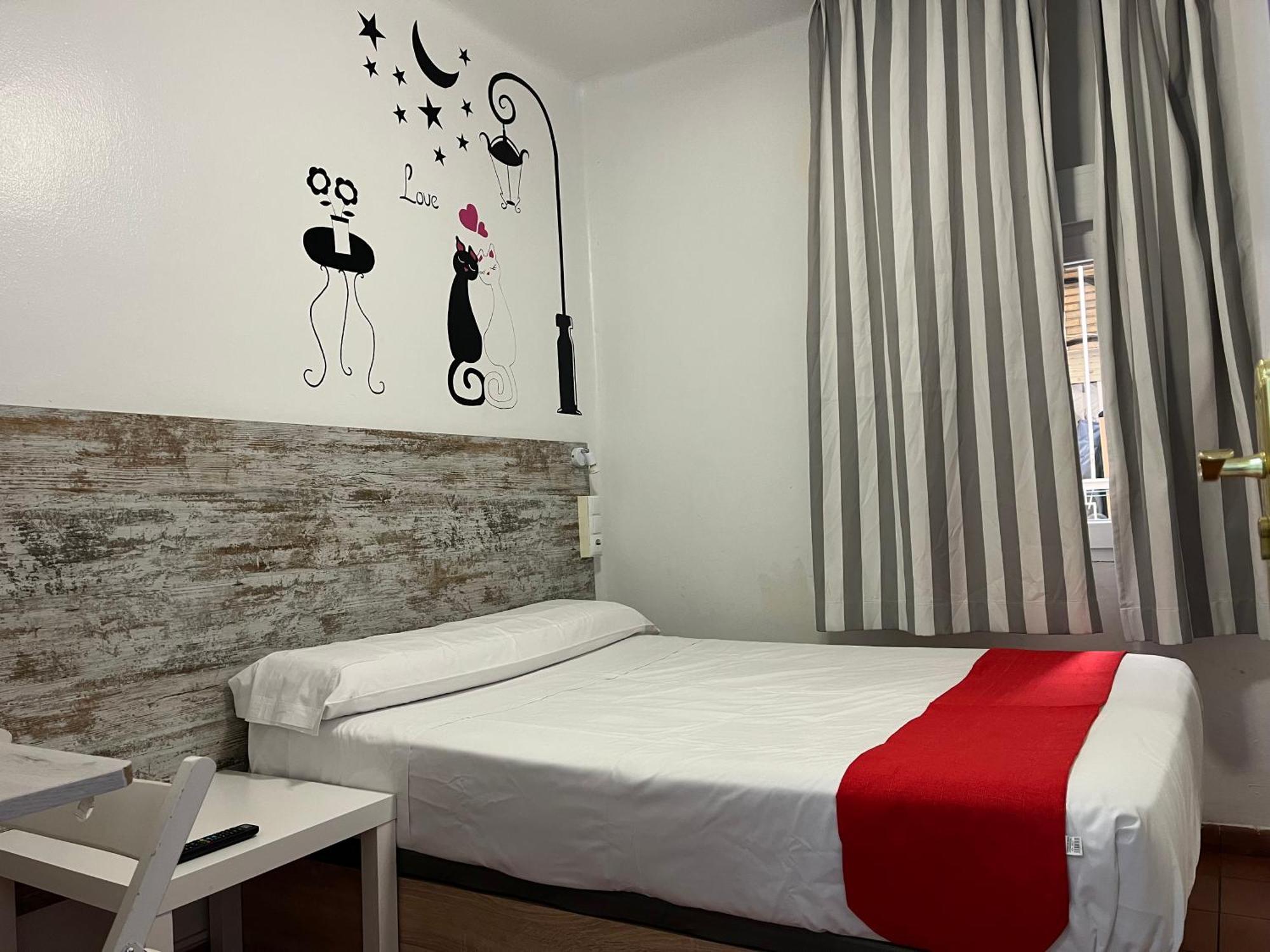 Casa De Huespedes Almansa Hotel Madrid Luaran gambar