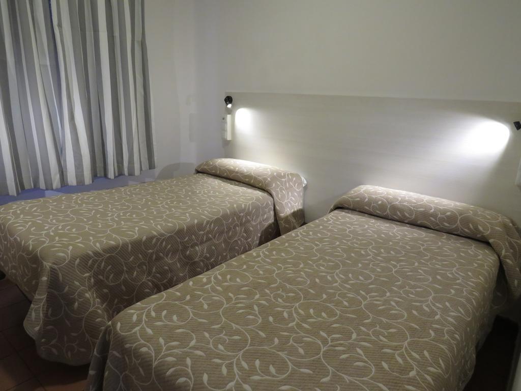 Casa De Huespedes Almansa Hotel Madrid Luaran gambar